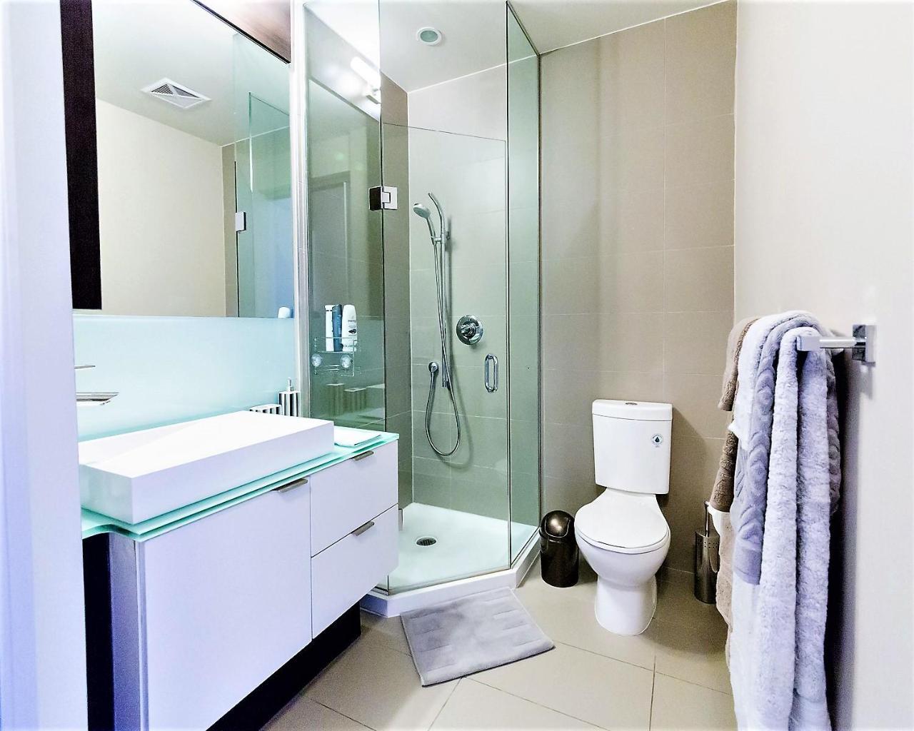 Upscale Suite At Cn Tower, Metro Convention & Rogers Centre Торонто Экстерьер фото